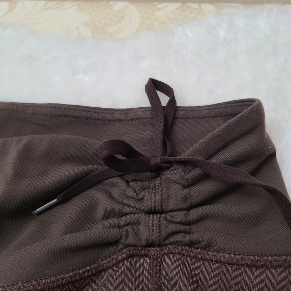 Lululemon Recognition chevron mid rise flare pants, waist Sz 13" - Picture 5 of 7